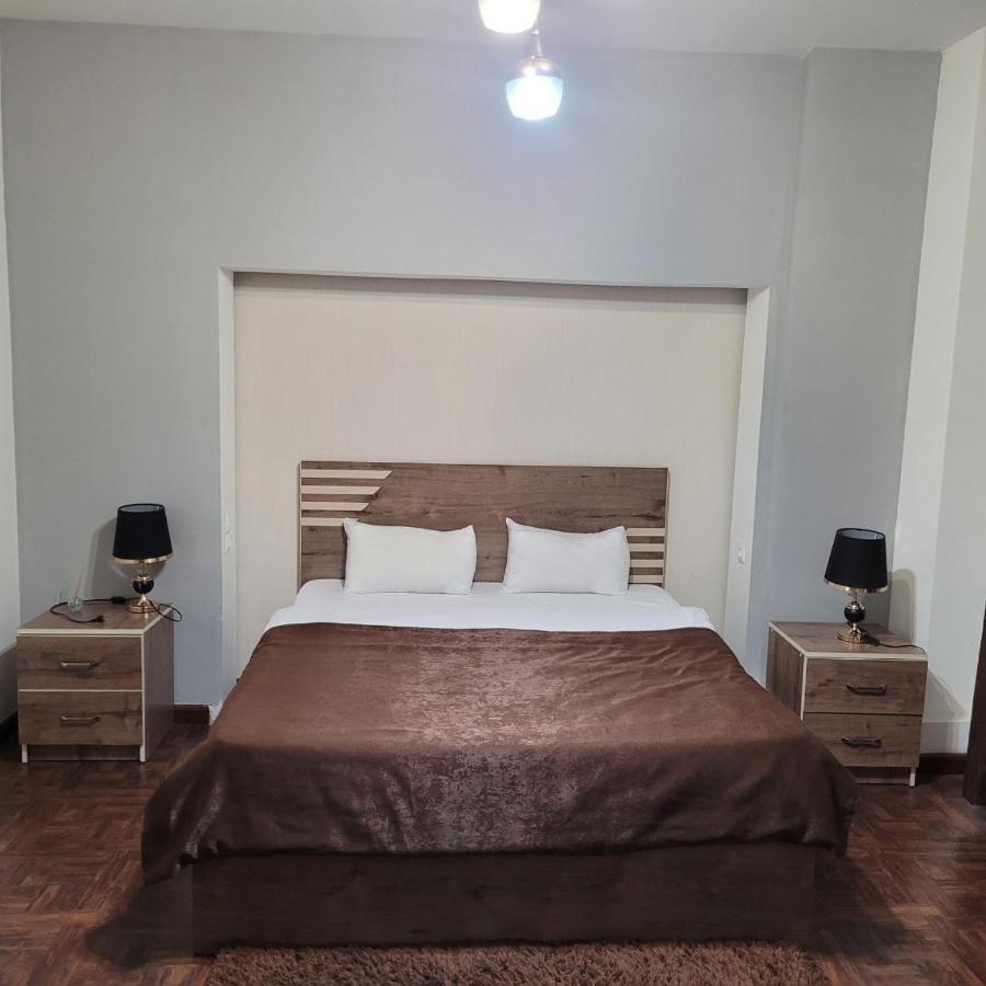 Hotel In Center Of Yerevan Ngoại thất bức ảnh