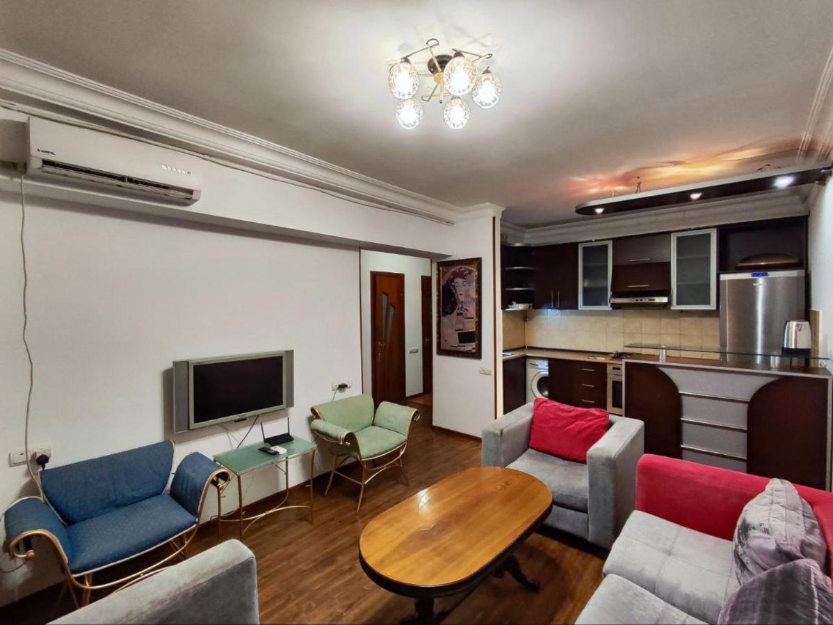 Hotel In Center Of Yerevan Ngoại thất bức ảnh