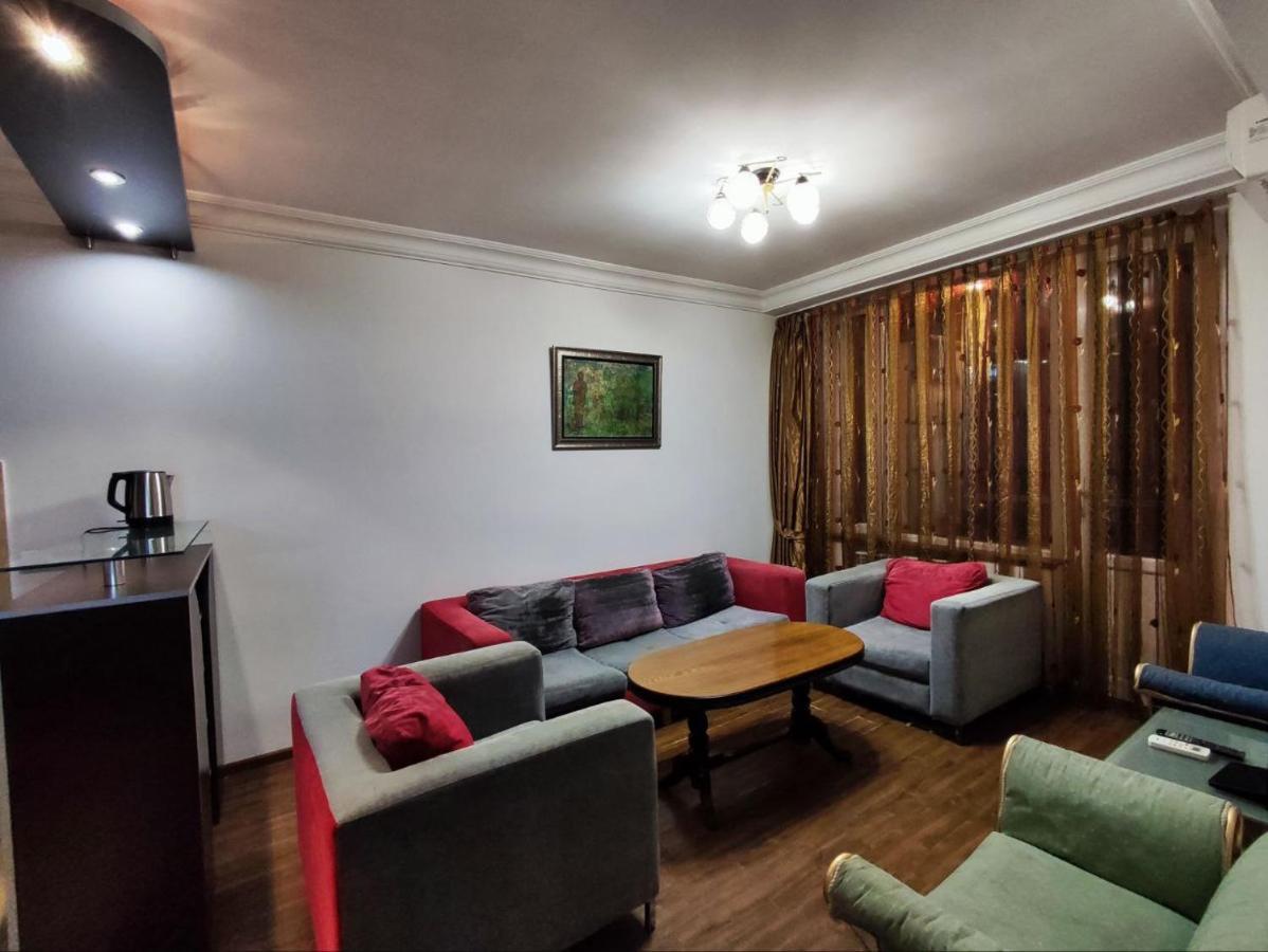 Hotel In Center Of Yerevan Ngoại thất bức ảnh