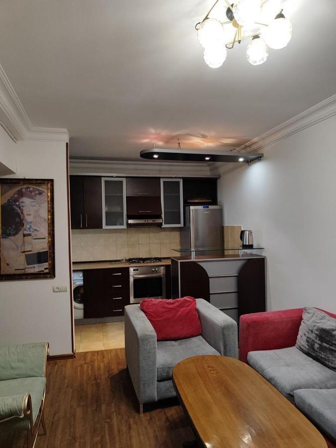 Hotel In Center Of Yerevan Ngoại thất bức ảnh